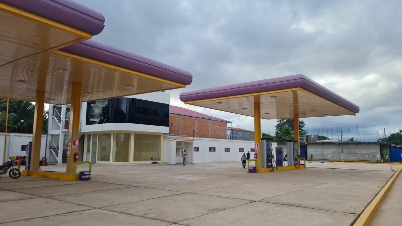 Vista amplia de las instalaciones del grifo El Nazareno
